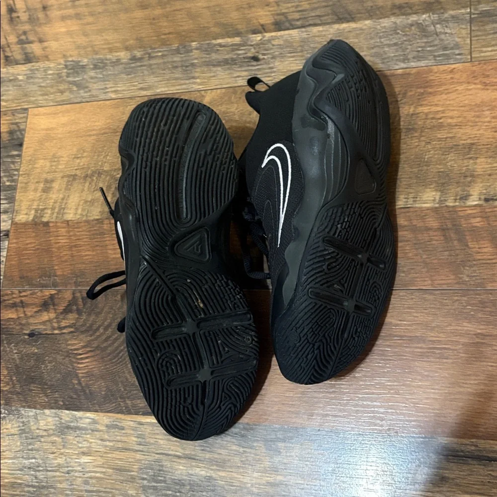 Nike Giannis Immortality 4 GS Basketball Kids Shoes‎ 4.5 youth